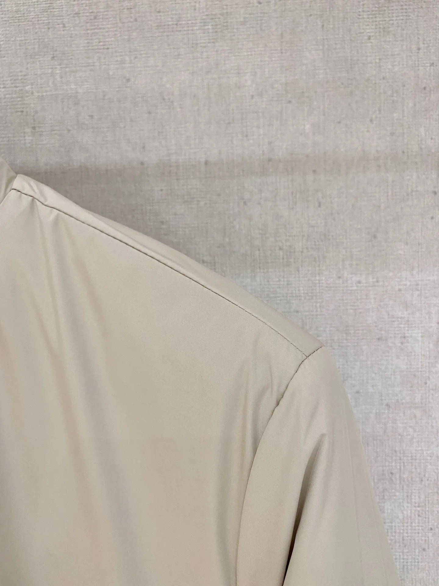 ZEGNA ✅ ： ， ， ； ， 。 ， ， 。 ✅ ：Classic ， ， ， ， 。 ✅ ： ， ， ； ， logo， ， 。 ： 、Cream White、Black。 ✅ ： ， ， ， 、 、 ， Versatile 。 Sizes：M-4XL